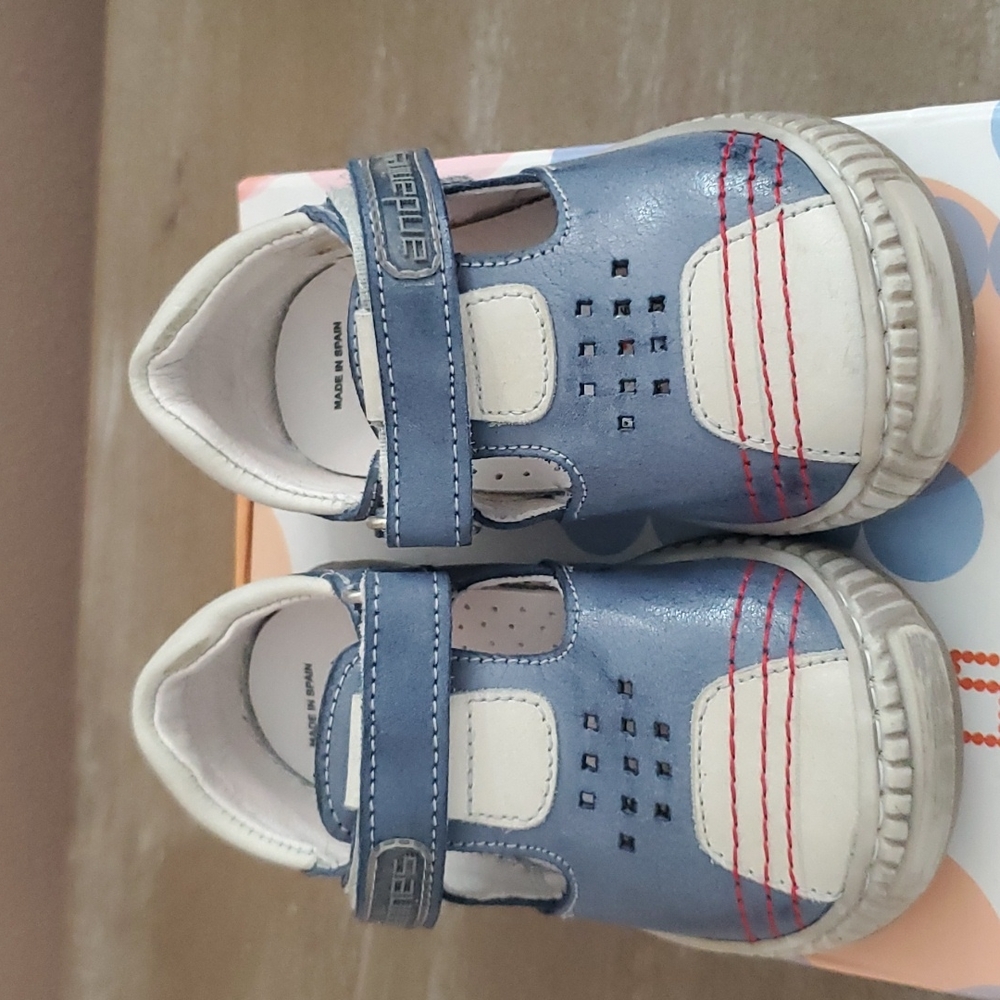 Kid's shoes